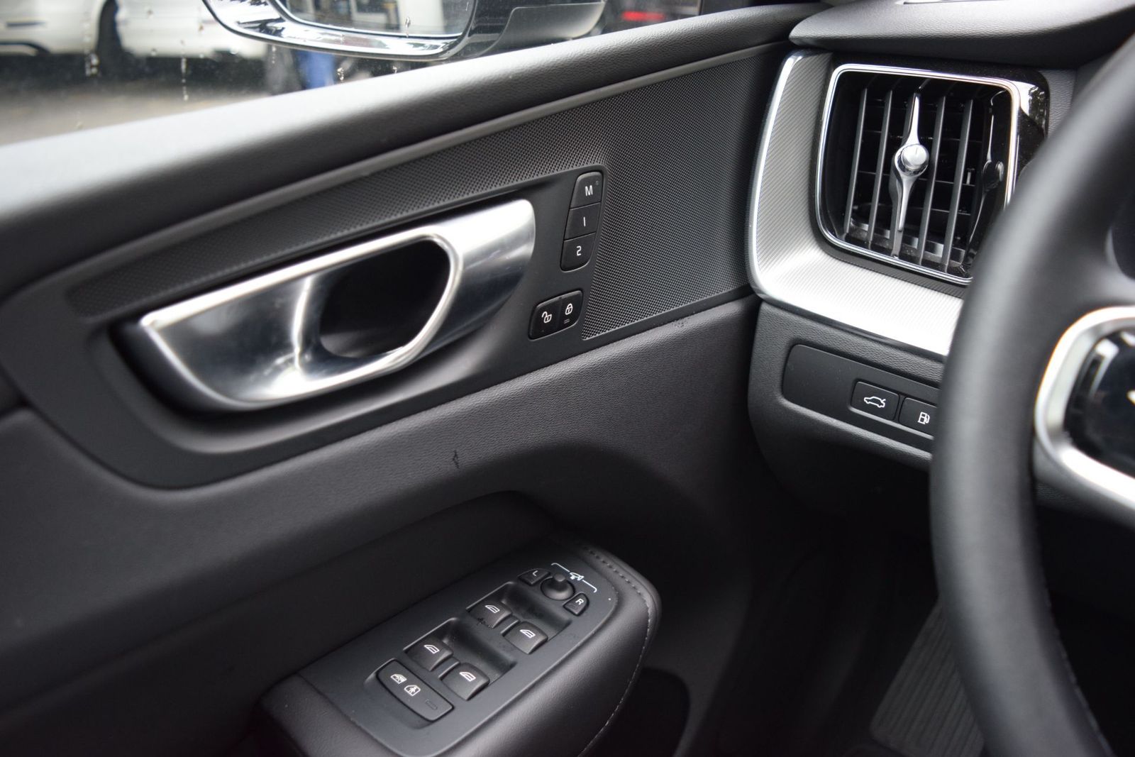 Volvo XC60 T8 AWD Plus - Samsaru's Car Outlet