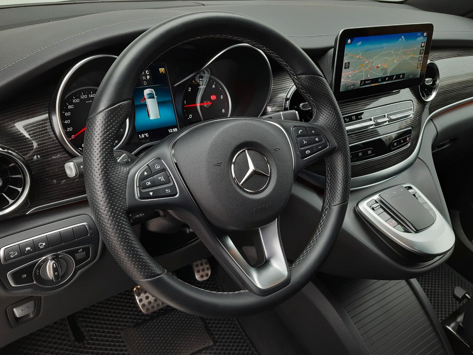 Mercedes-Benz V300d 4Matic AMG Packet - Samsaru's Car Outlet