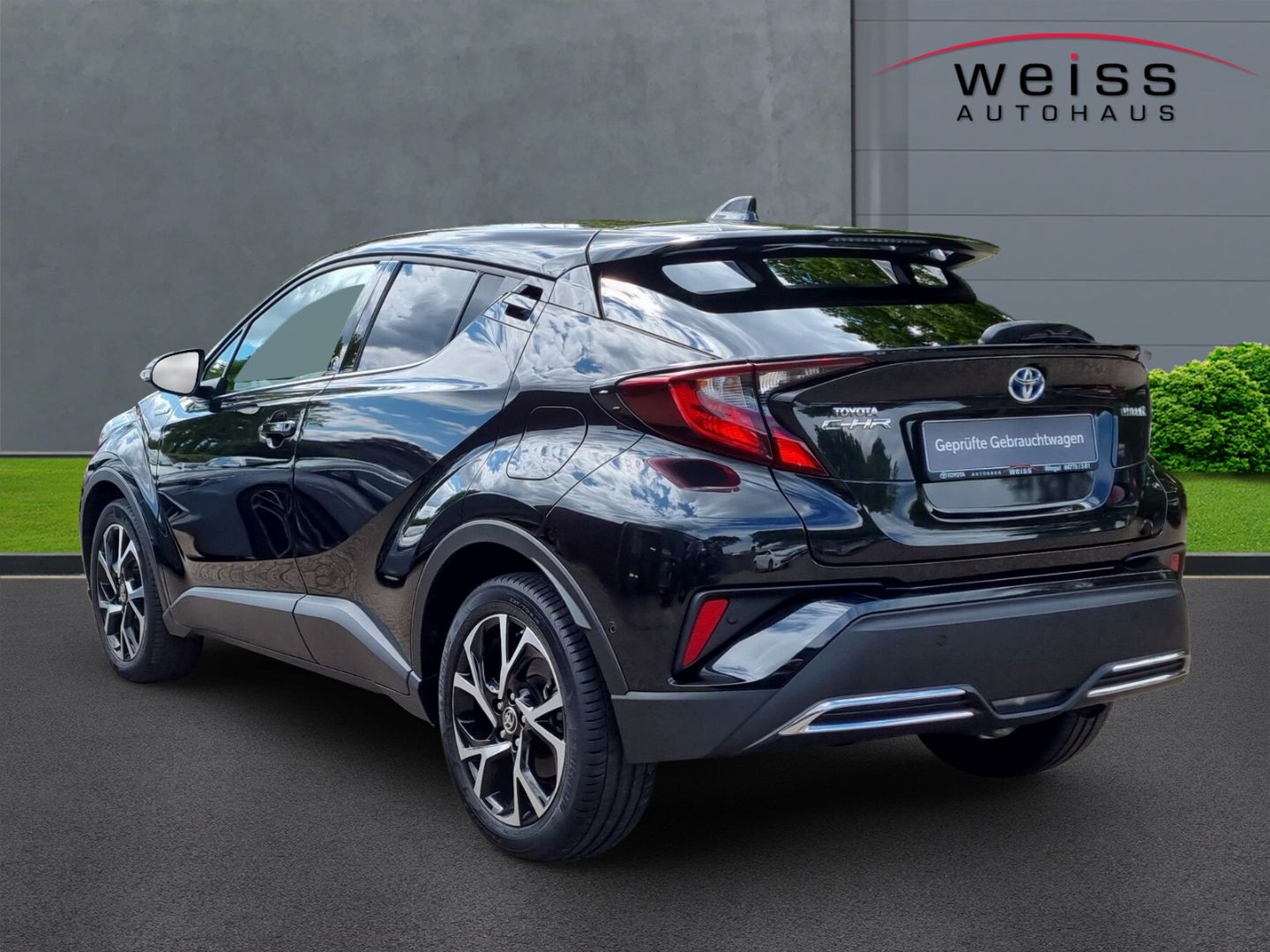 Toyota C-HR Hybrid Team D - Samsaru's Car Outlet