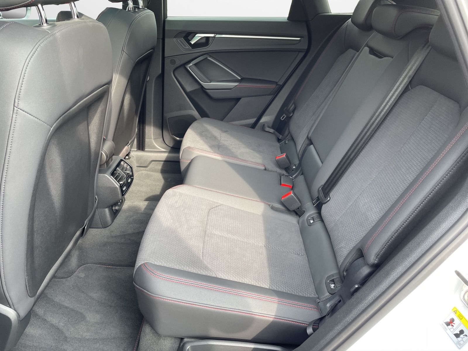 Audi Q3 45 TFSI S tronic quattro S line  Panodach AHK