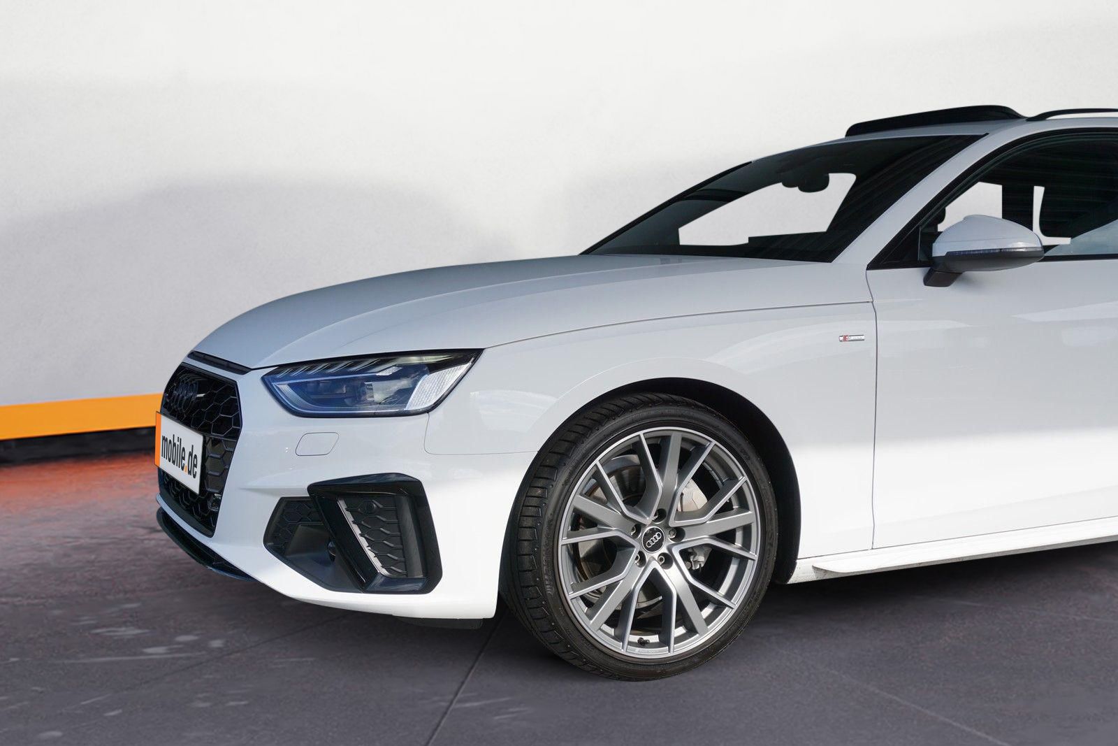 Audi A4 Avant 40 TDi S tronic S line - Samsaru's Car Outlet