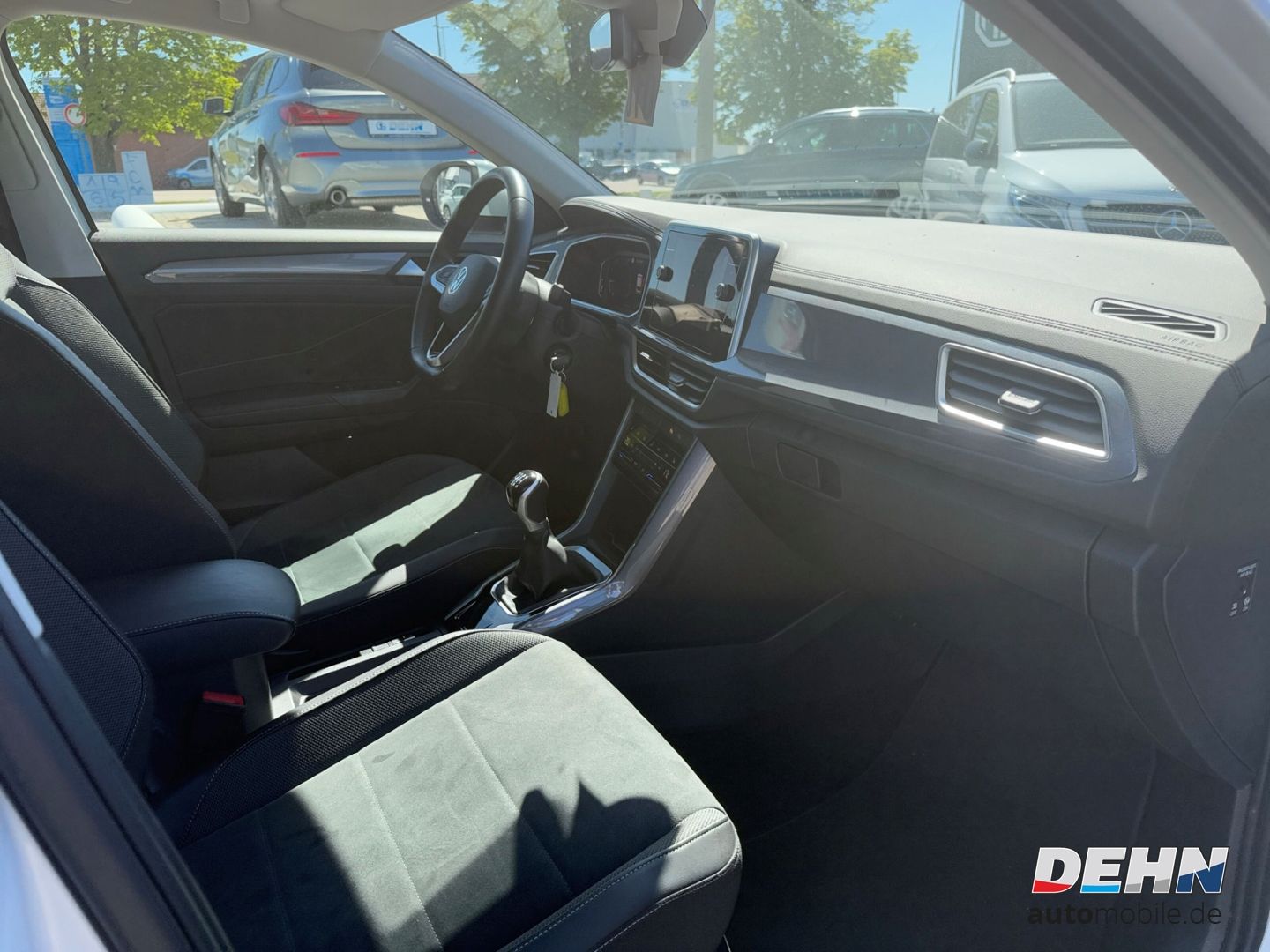 Volkswagen T-Roc 1.0 TSI Style Plus - Samsaru's Car Outlet