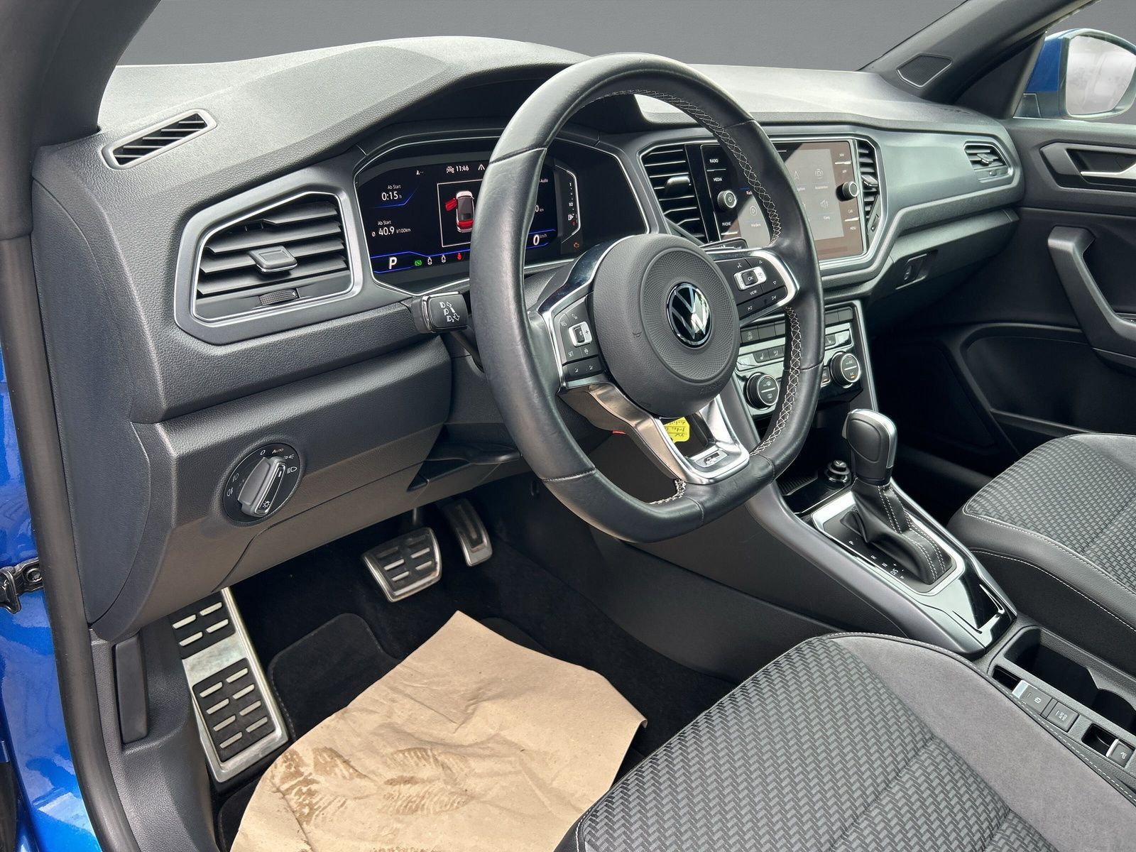 Volkswagen T-Roc R-LINE - Samsaru's Car Outlet