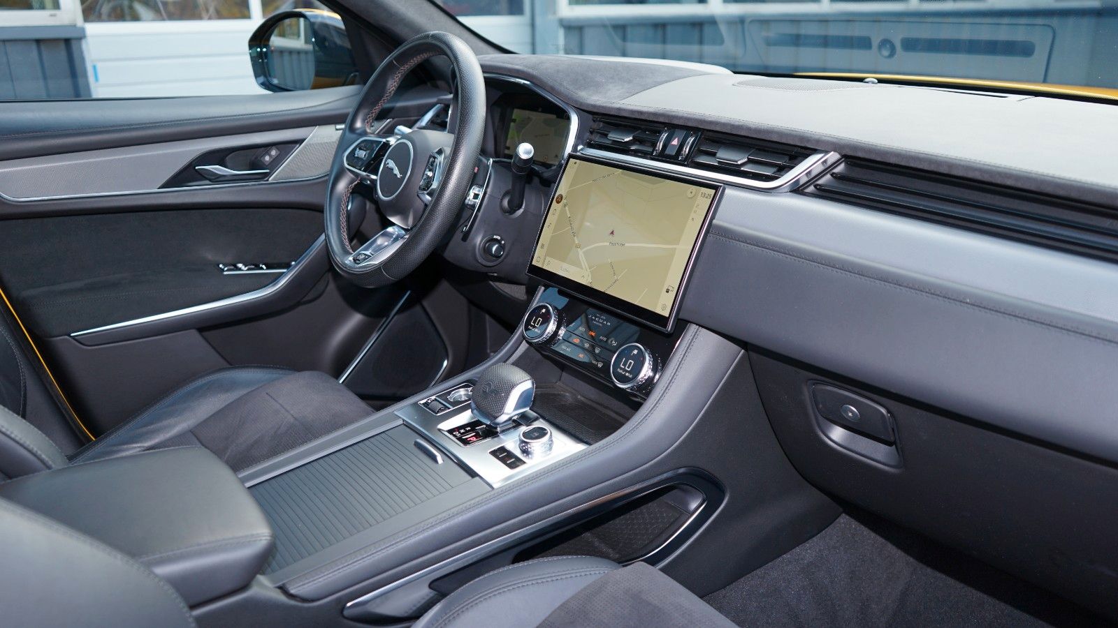 Jaguar F-PACE P550 SVR AWD*PANO*HUD*22"ALU*ACC*