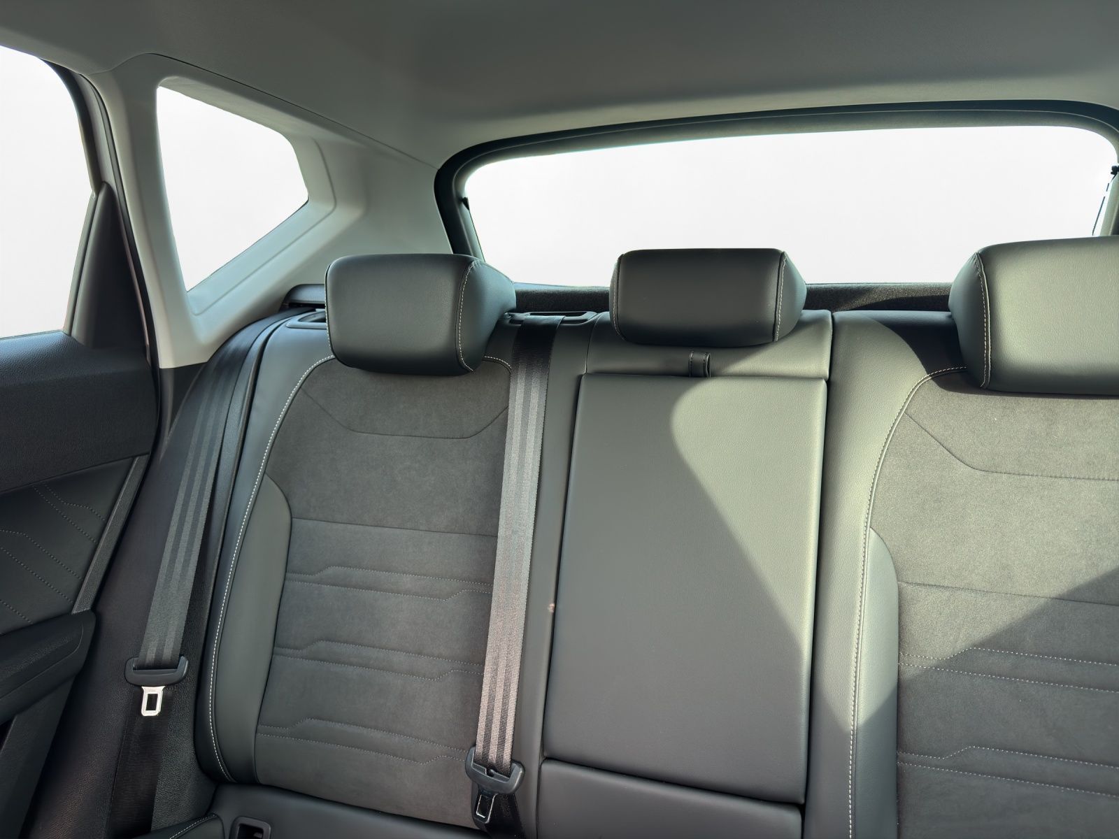Seat Ateca 1.5 TSI Xperience AHK LED LM 18" Navi 360°