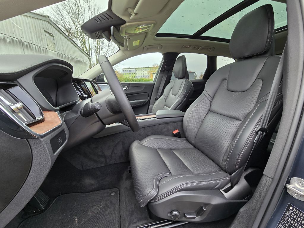 Volvo XC60 B4 D AWD Ultimate - Samsaru's Car Outlet