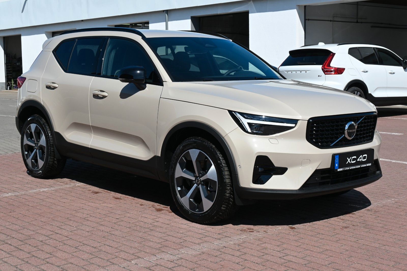 Volvo XC40 B4 DKG Plus Dark*FSHZG*360°*ACC*Allwetter