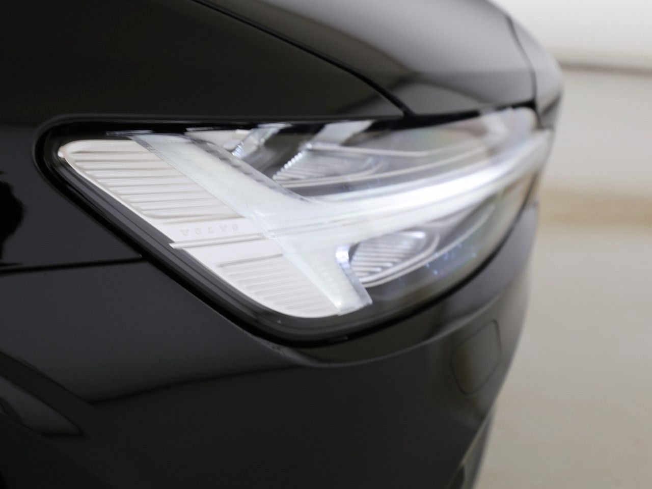 Volvo S60 B4*Plus Dark*SD*Standh*BLIS*19Zoll
