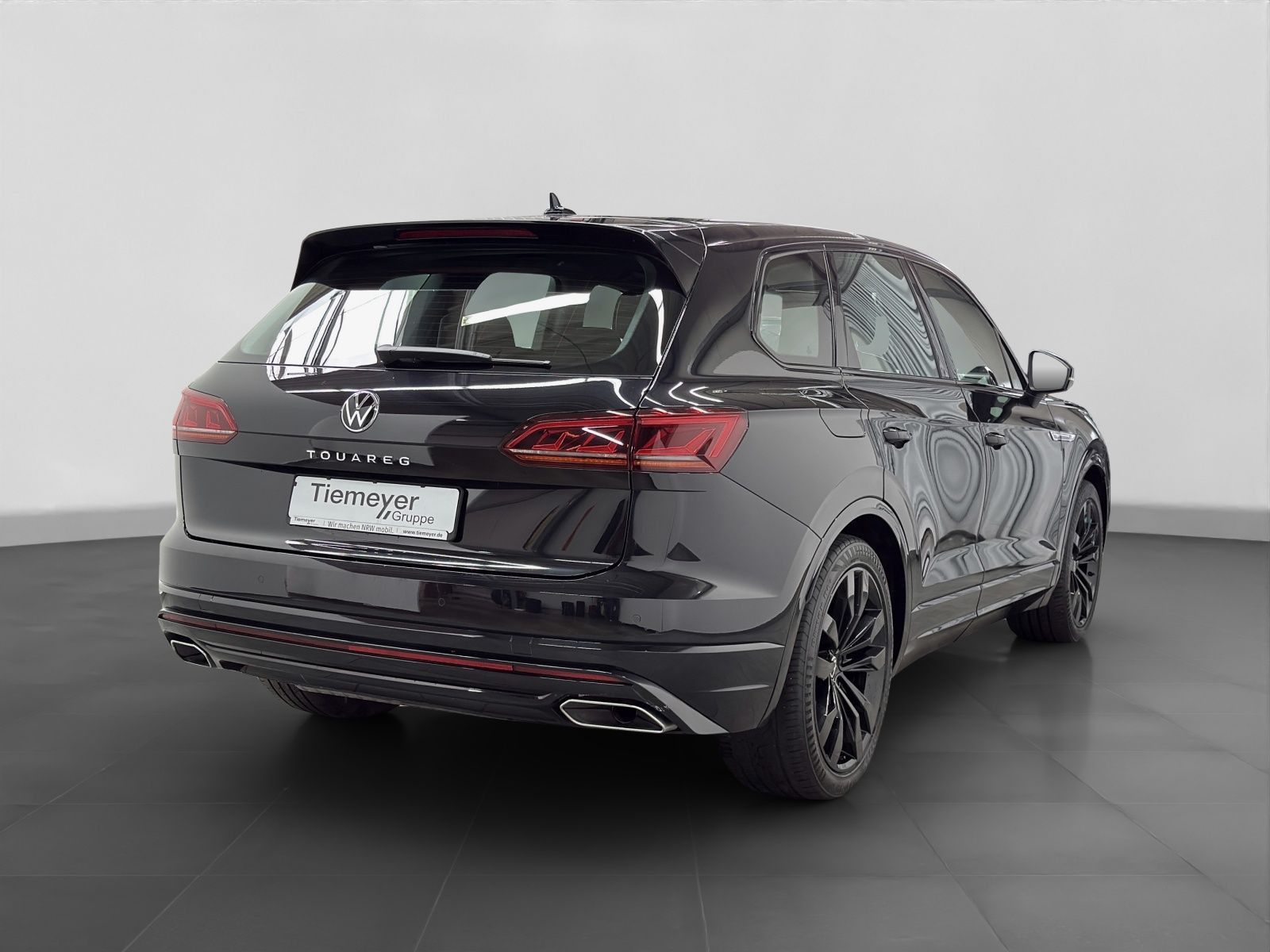 Volkswagen Touareg 3.0 TDI R-LINE BLACK - Samsaru's Car Outlet