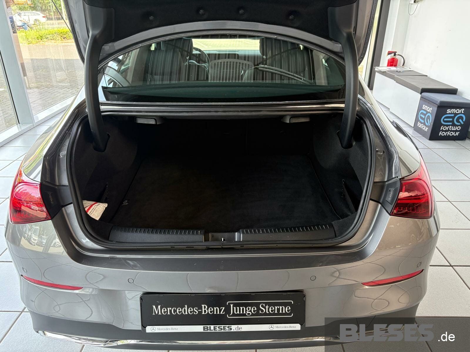 Mercedes-Benz CLA 180 Progressive - Samsaru's Car Outlet
