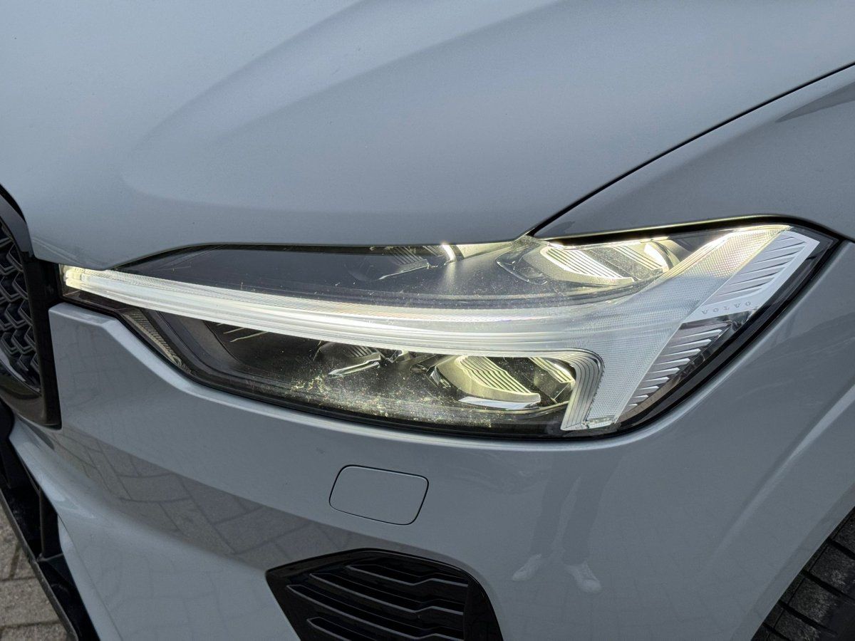 Volvo XC60 B5 AWD Ultimate Dark Luftfahrwerk Bowers &