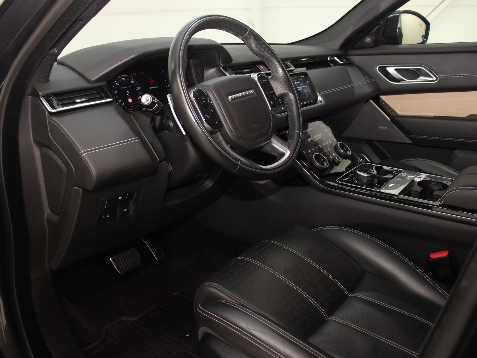 Range Rover Velar 3.0 Sd6 D300 R-Dynamic HSE - Samsaru's Car Outlet