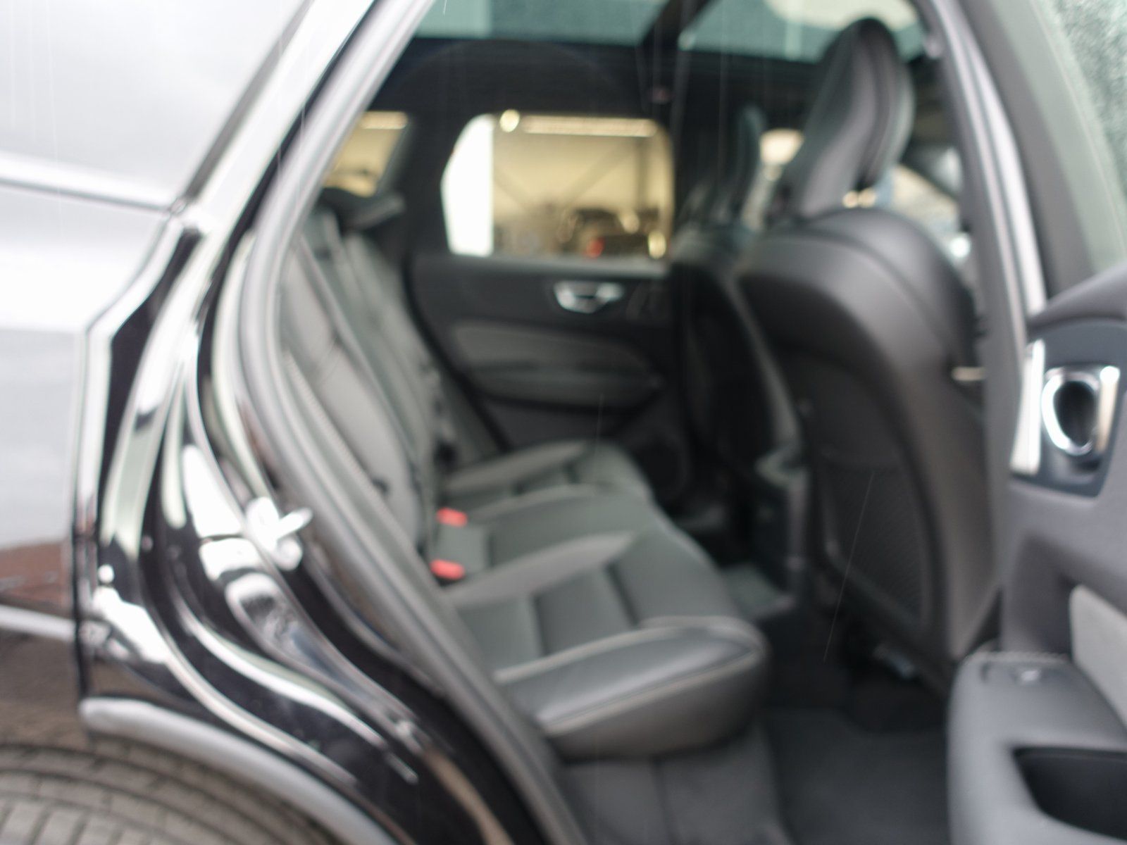 Volvo XC60 Black Edition Ultra T6 AWD - Samsaru's Car Outlet