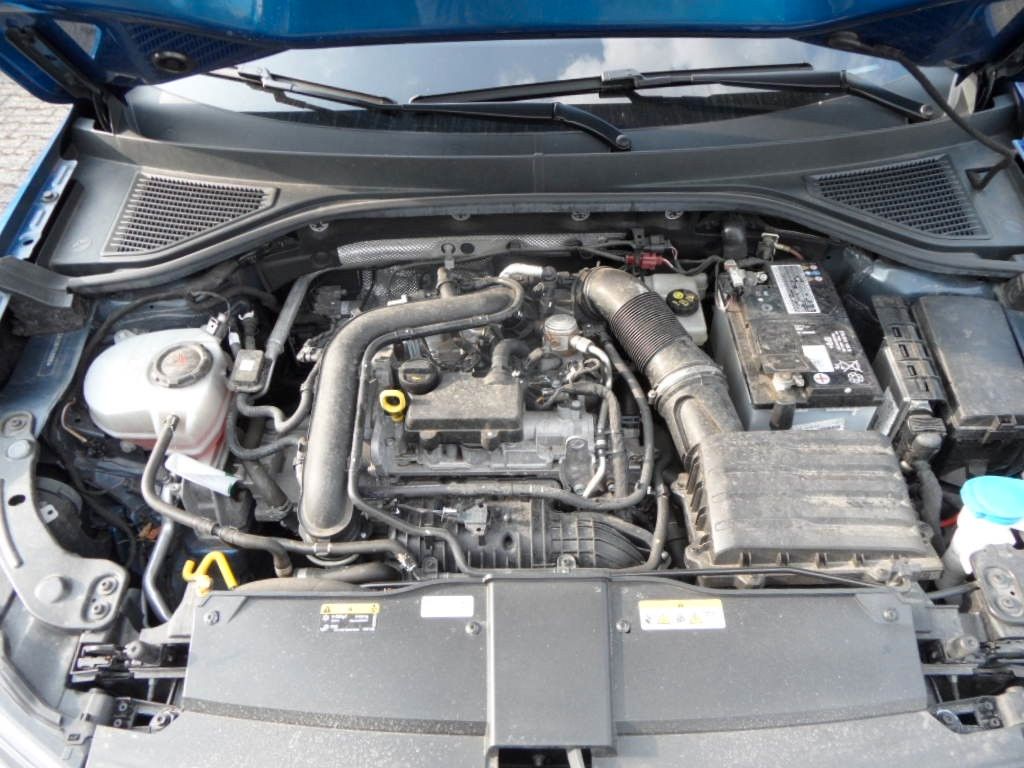Volkswagen T-Roc 1.0 TSI ACTIVE - Samsaru's Car Outlet