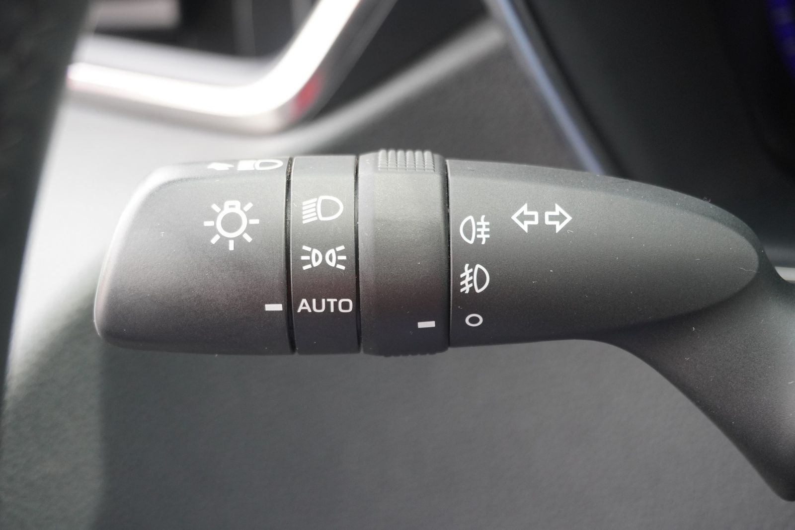 Toyota Corolla 2.0 Hybrid Lounge - Samsaru's Car Outlet