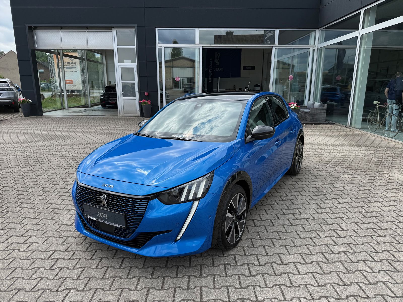 Peugeot 208 e- GT - Samsaru's Car Outlet