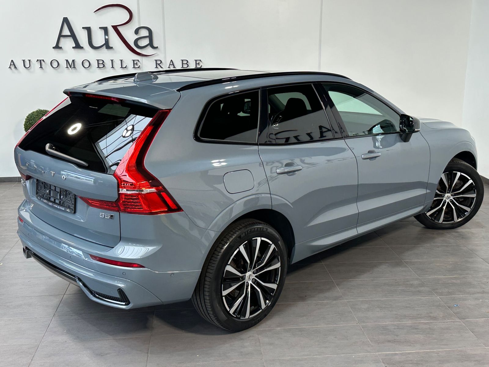Volvo XC60 B5 AWD Ultimate Dark NAV+LED+PANO+AHK+STHZ