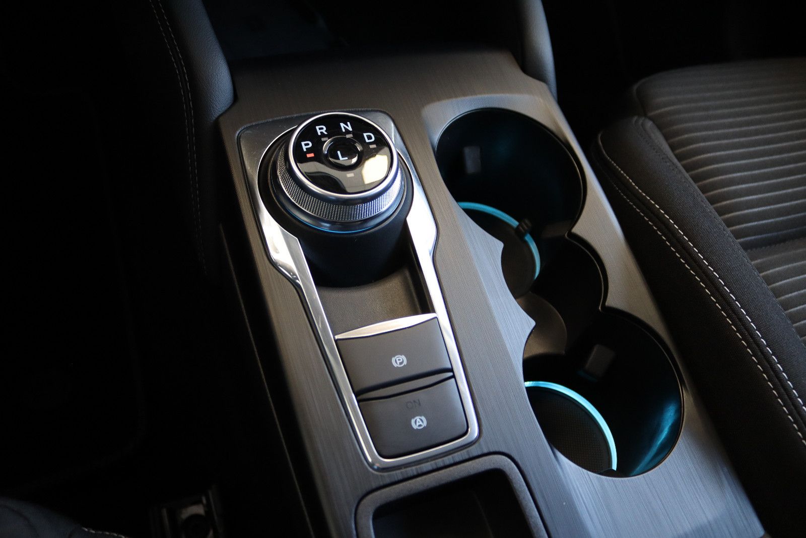 Ford Focus Turn. Aut. Titanium X *LED*NAV*RFK*Winterp