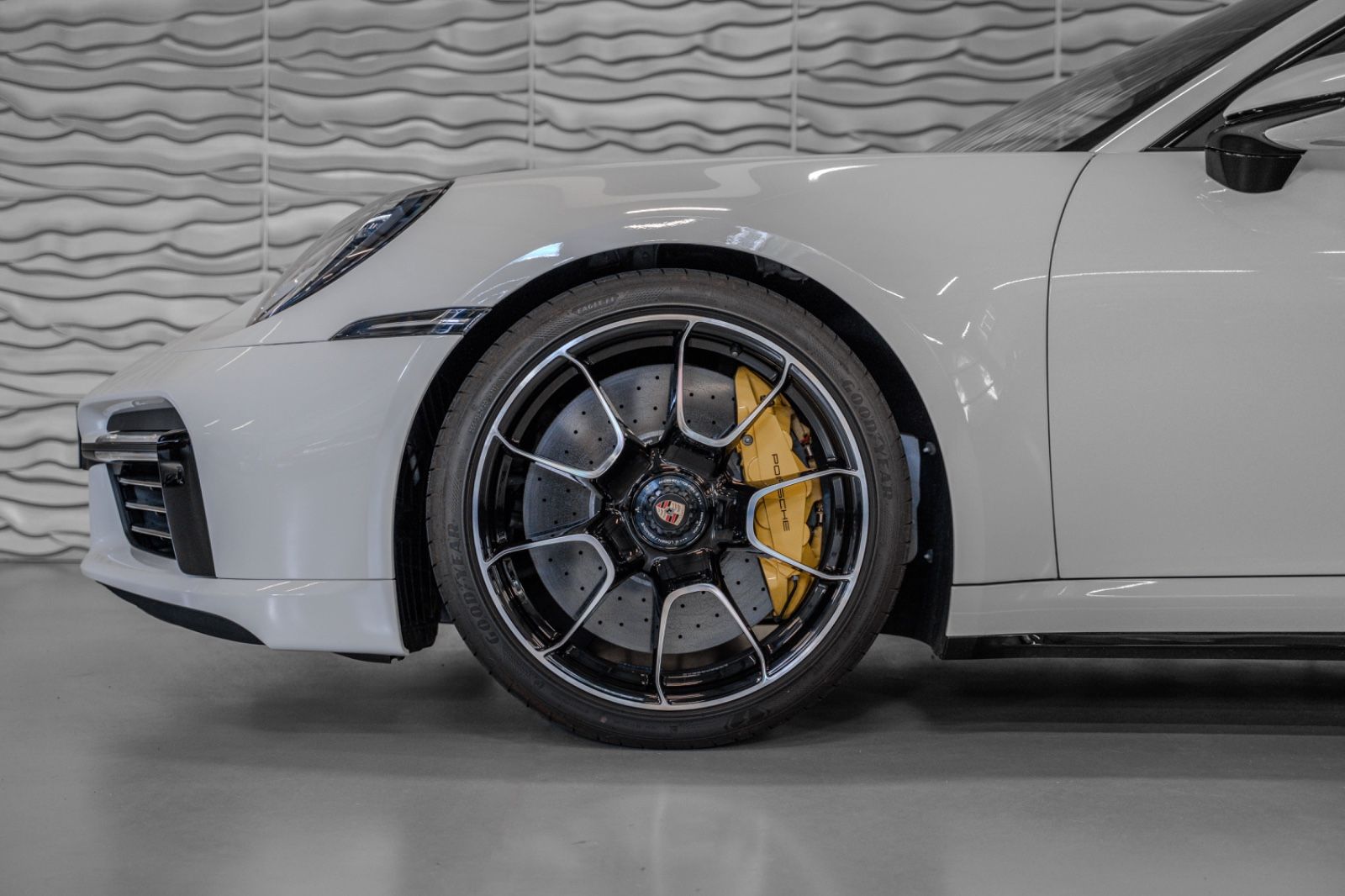 Porsche 911 Turbo S - Samsaru's Car Outlet