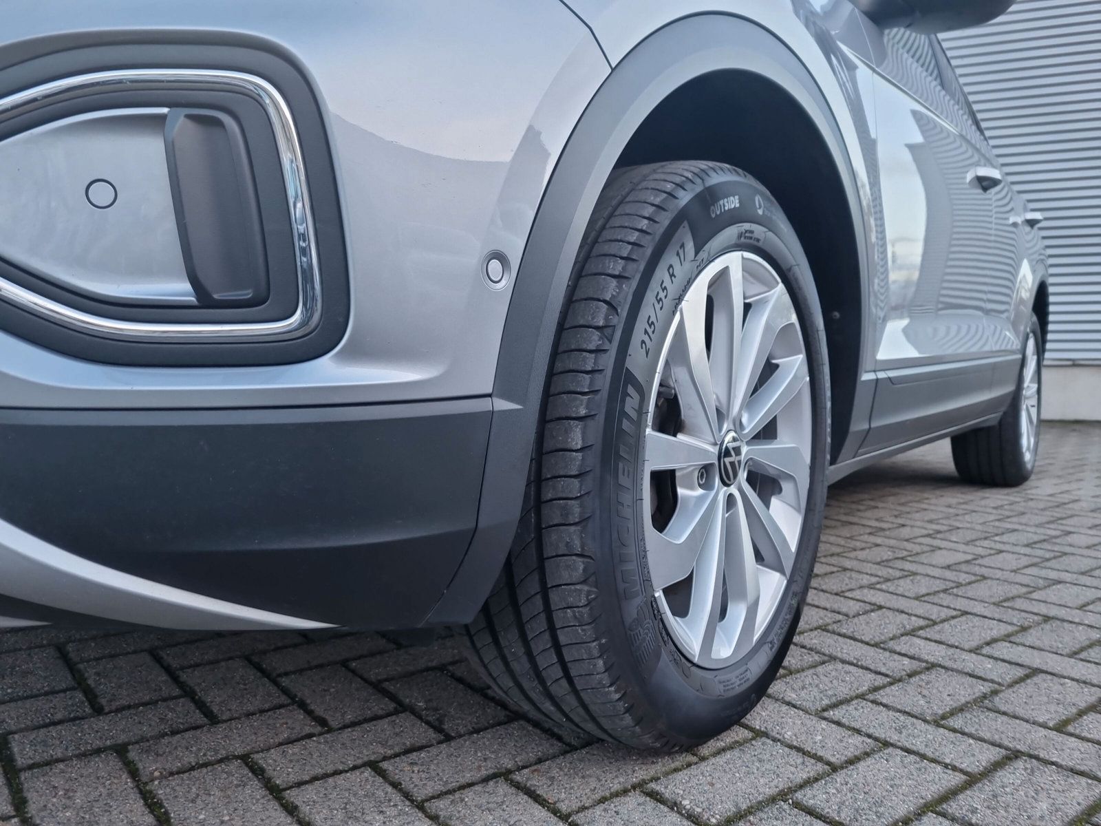 Volkswagen T-Roc 1.5 TSI DSG Life - Samsaru's Car Outlet