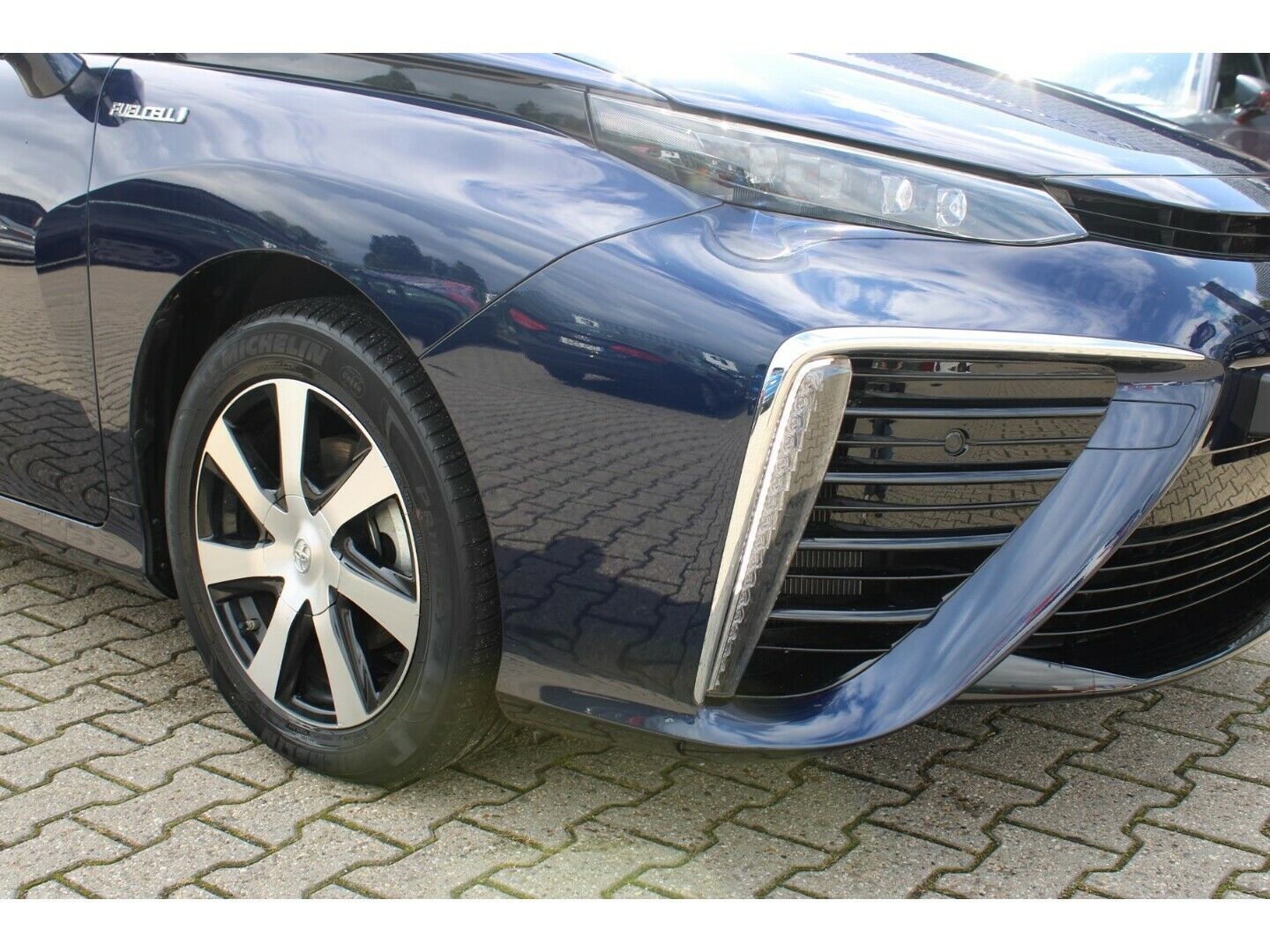 Toyota Mirai - Samsaru's Car Outlet