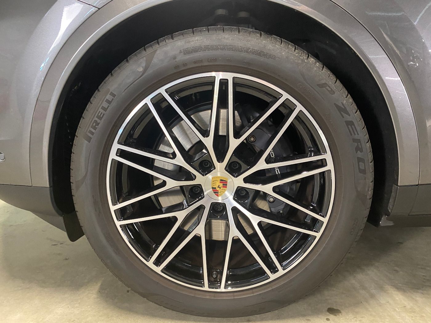 Porsche Cayenne E-Hybrid Coupe | Abstandsregeltempostat