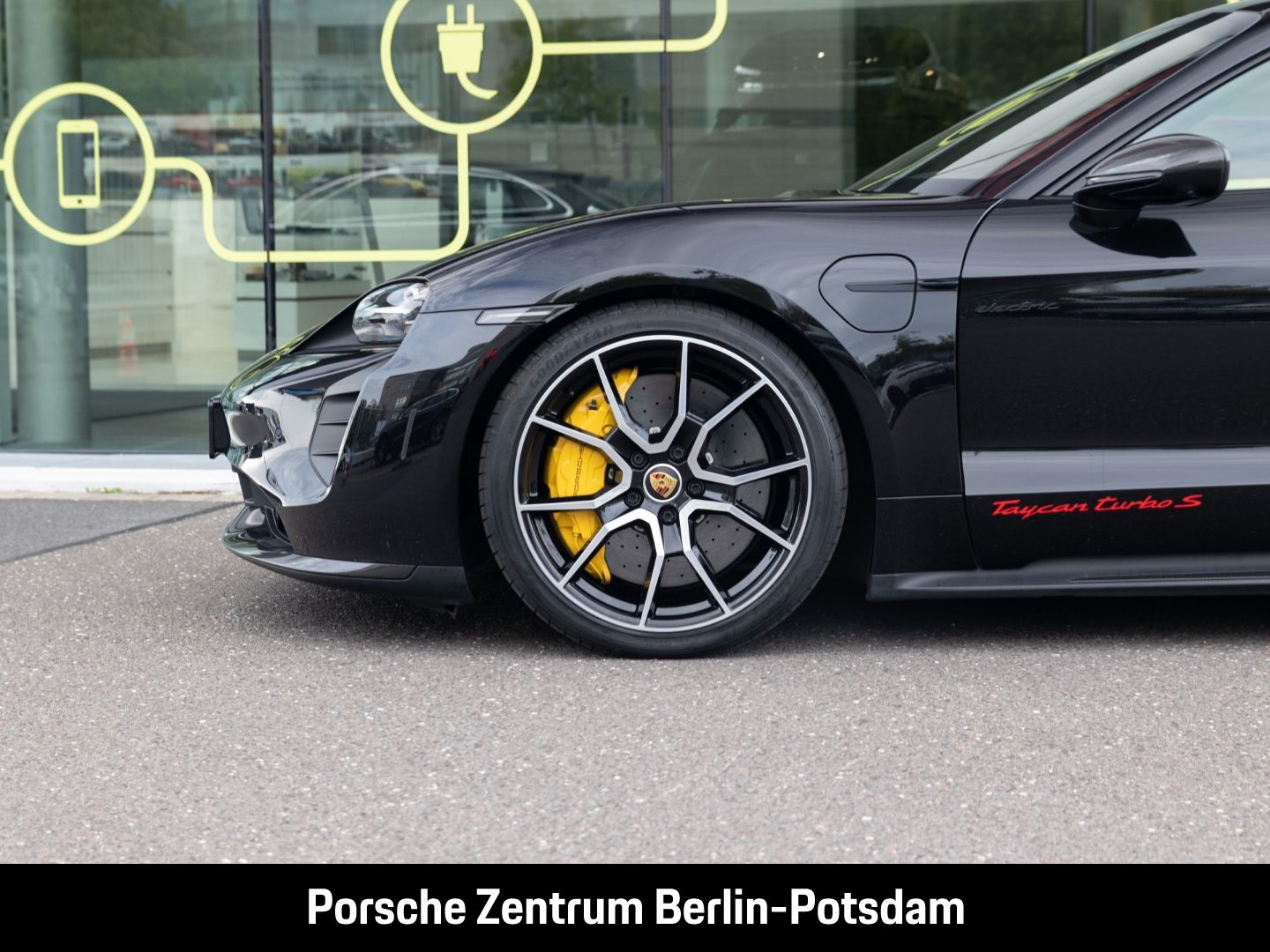 Porsche Taycan Turbo S Sport Turismo Burmester LED