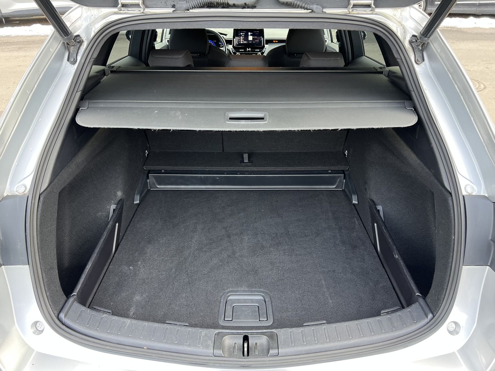 Toyota Corolla Touring Hybrid - Samsaru's Car Outlet