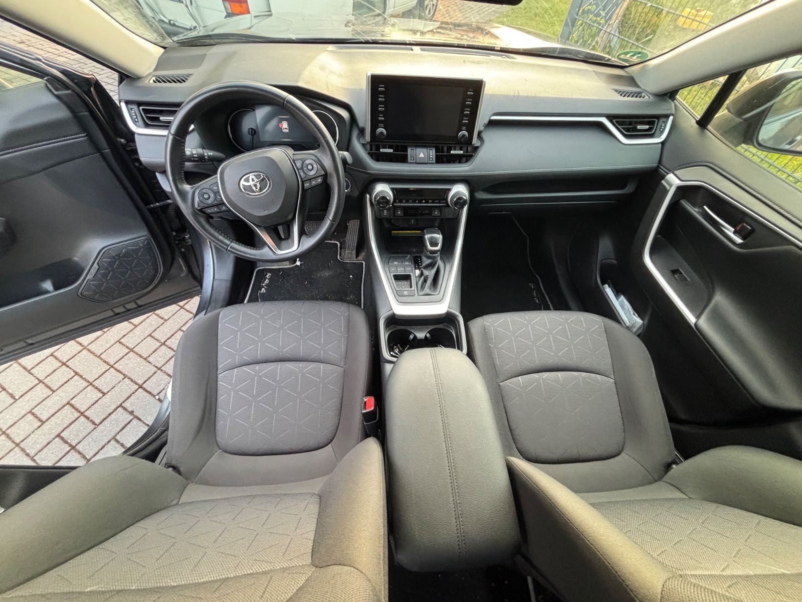 Toyota RAV4 Hybrid 4x2 - Samsaru's Car Outlet