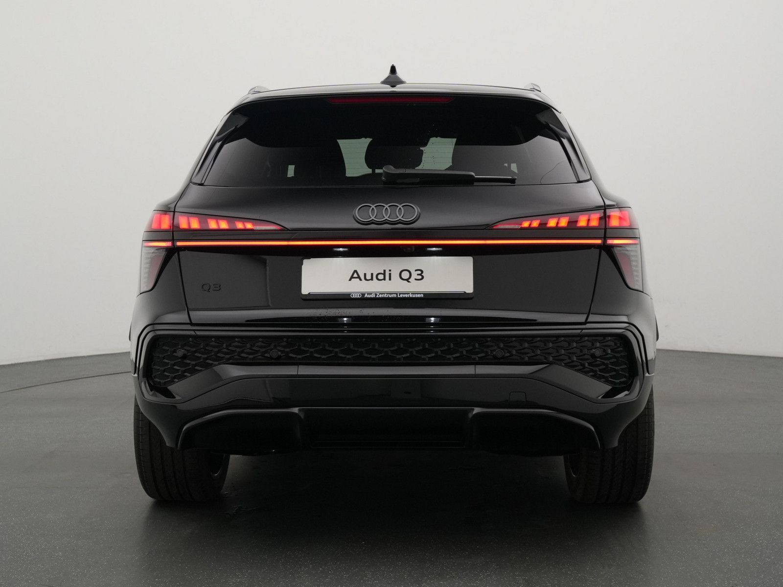 Audi Q3 S tronic S line MATRIX AHK PANO HUD SONOS NAV