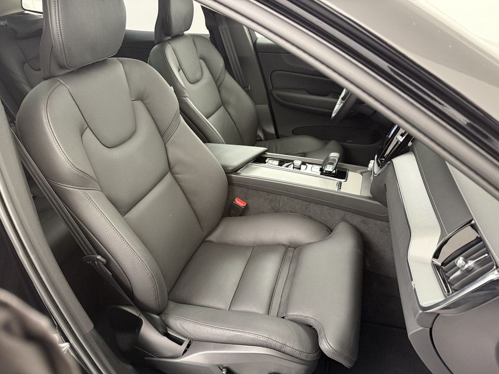 Volvo XC60 B5 AWD Ultra Dark *AHK*21-Zoll*360°*Luft-Fa