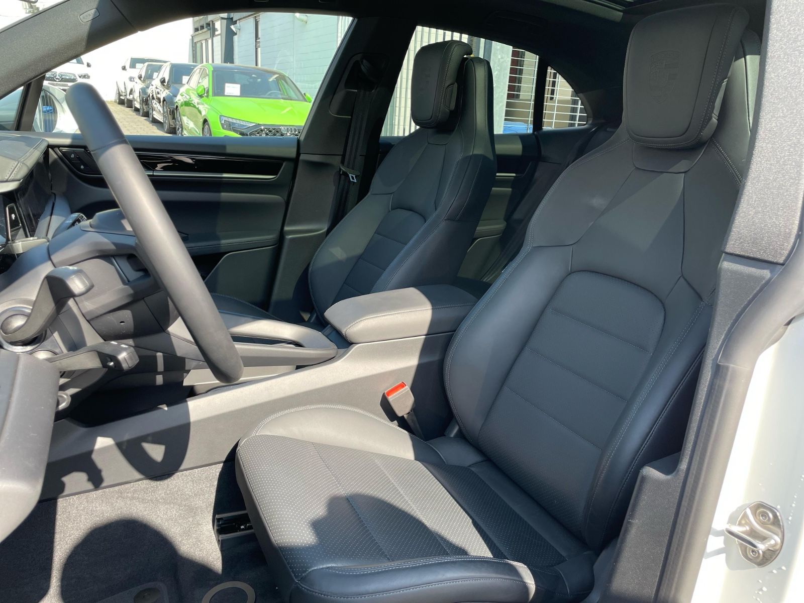 Porsche Macan 4 - Samsaru's Car Outlet