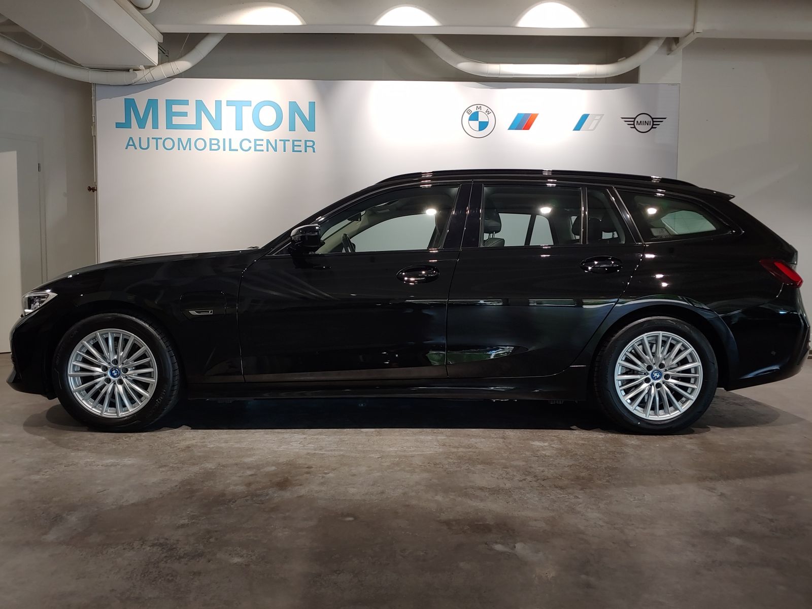 BMW 320e Sport Line - Samsaru's Car Outlet