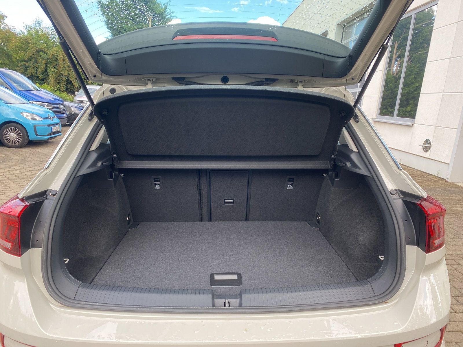 Volkswagen T-Roc 1.0 TSI Style - Samsaru's Car Outlet