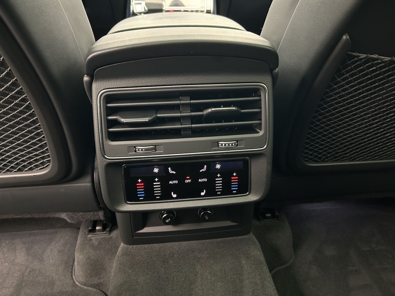 Audi RS Q8*Keramik*305 km/h*B&O*HUD*Pano*Standh*Matri