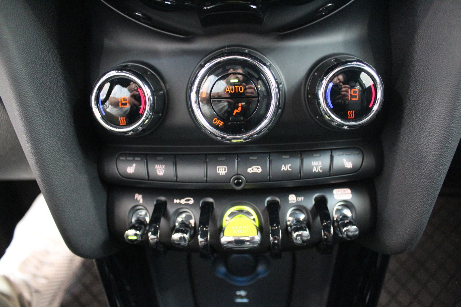 MINI COOPER SE Yours Trim Edition - Samsaru's Car Outlet