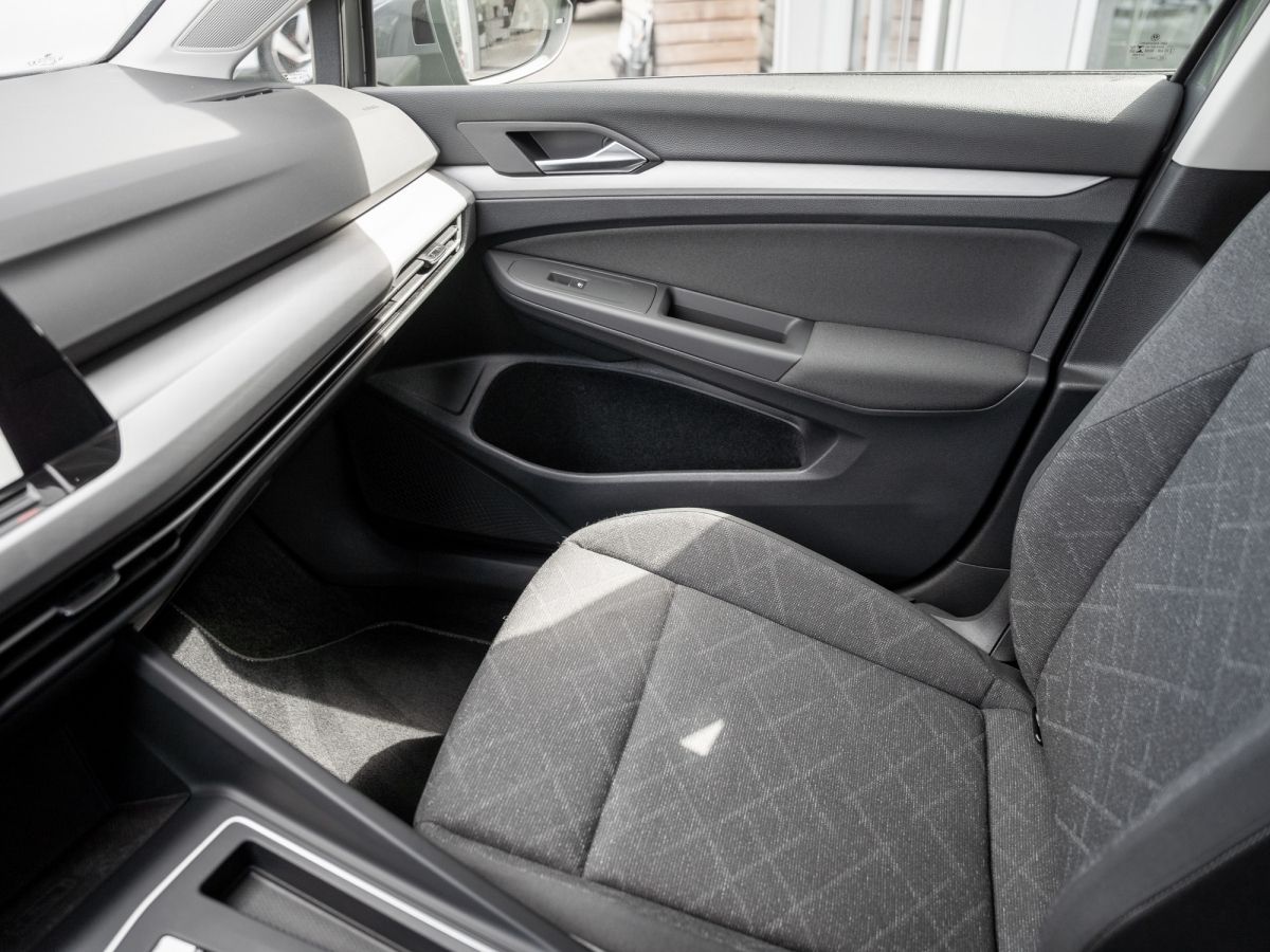 Volkswagen Golf Life 1.5 eTSI DSG - Samsaru's Car Outlet