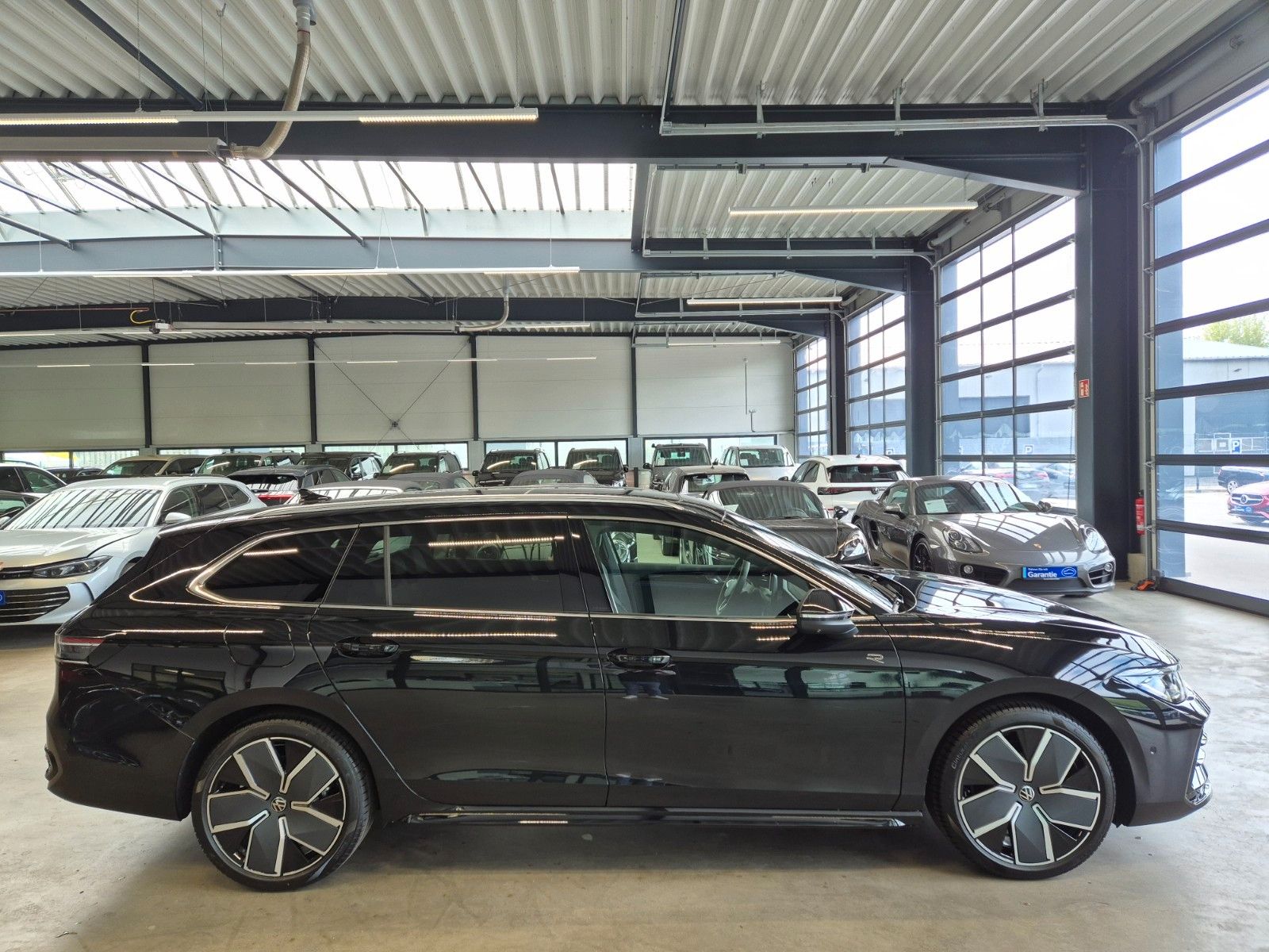 Volkswagen PASSAT VARIANT 2.0 TSI 4M R-LINE IQ PANO HUD AHK