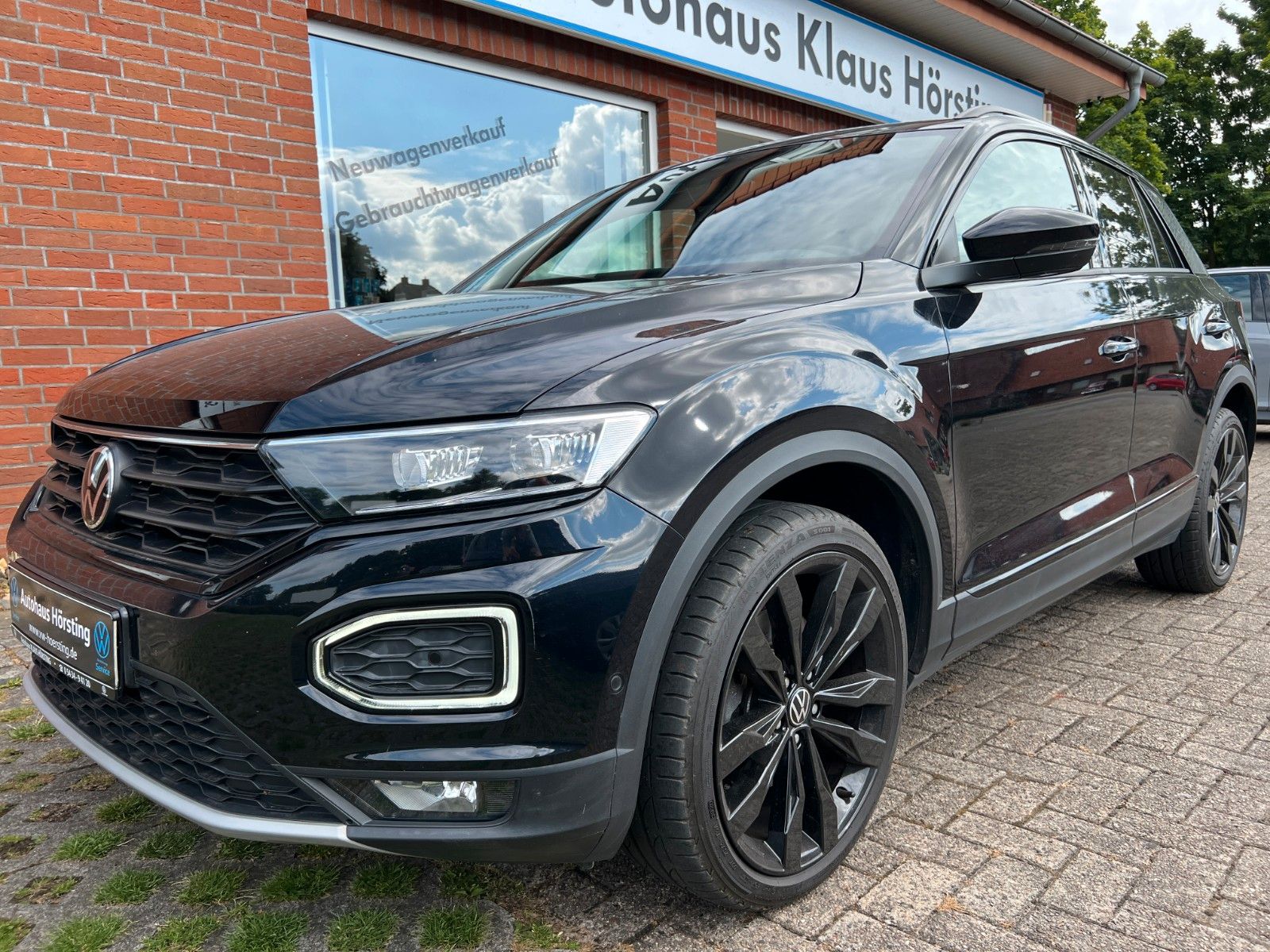 Volkswagen T-Roc 1.5TSi DSG Black - Samsaru's Car Outlet