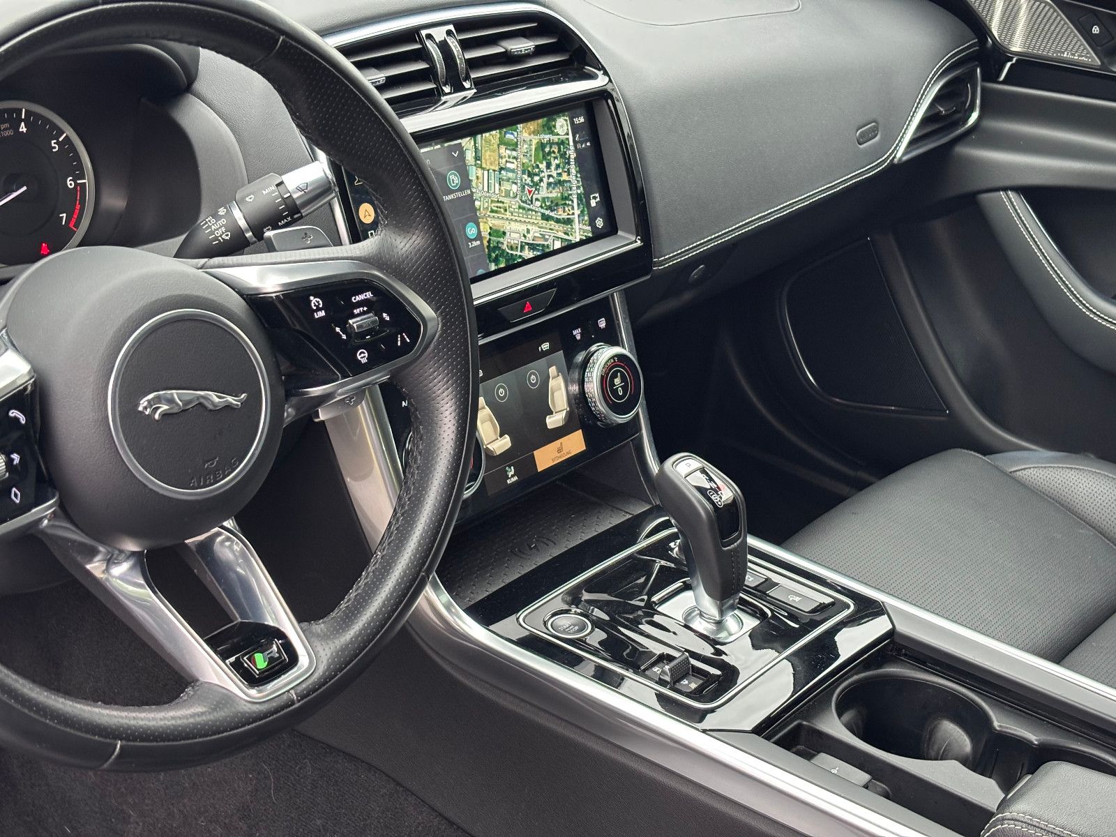 Jaguar XE R-Dynamic Black/360''KAM/PANO/EXCLUSIV/MERIDI