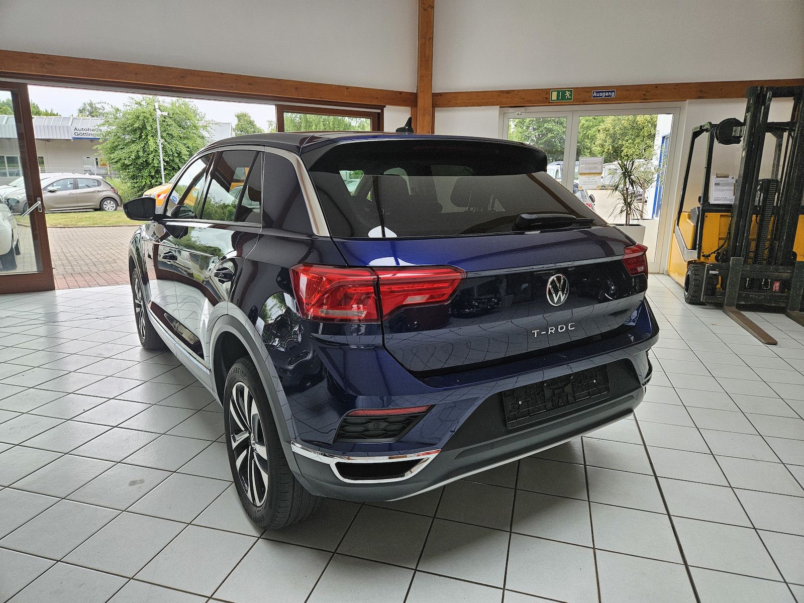 Volkswagen T-Roc 1.5 TSI Style - Samsaru's Car Outlet