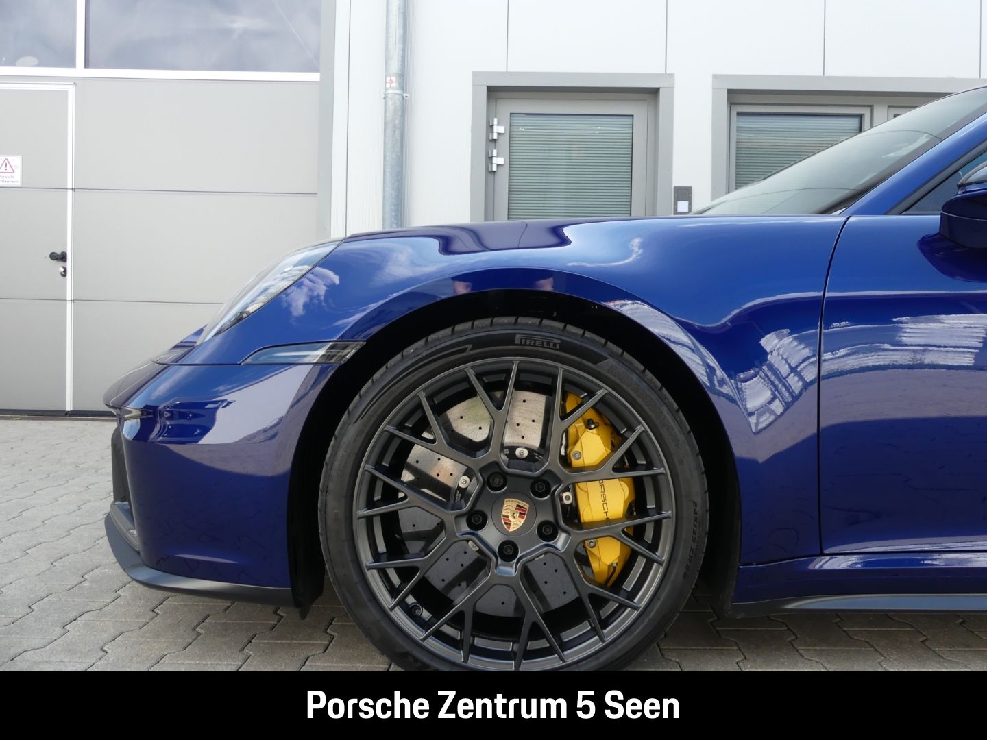 Porsche 992 II Carrera 4 GTS Cabriolet - Samsaru's Car Outlet