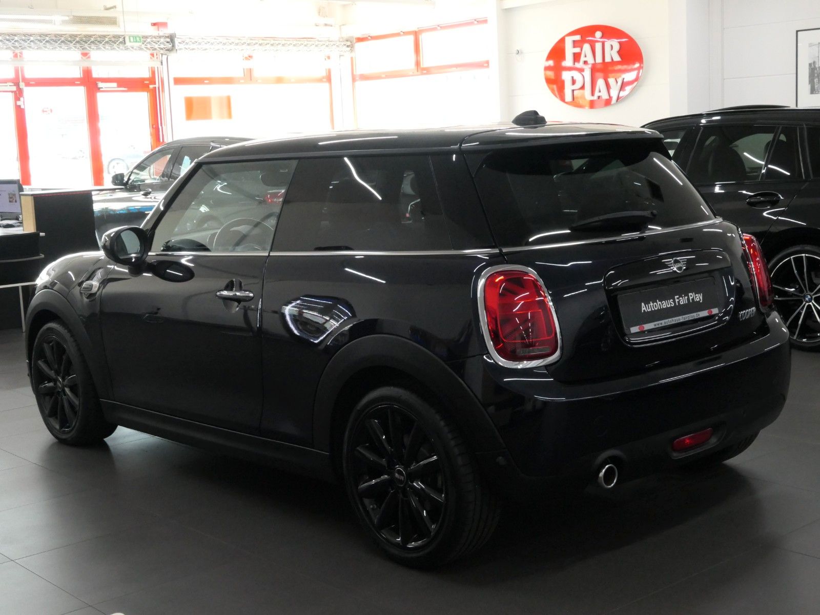 MINI Mini Cooper Aut. - Samsaru's Car Outlet