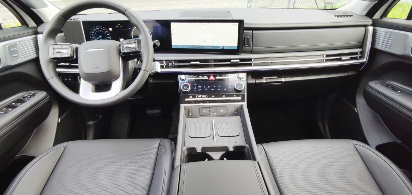 Hyundai Santa Fe Hybrid 4WD Signature - Samsaru's Car Outlet