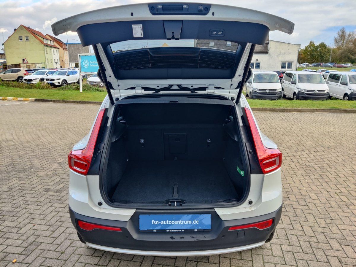 Volvo XC40 B3 Core, 360°-Kamera, Winterräder, LED