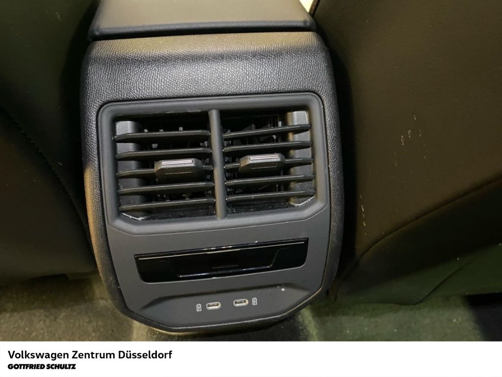 Seat Leon ST 2.0 TDI DSG AHK Navi Kamera Sitzheiz