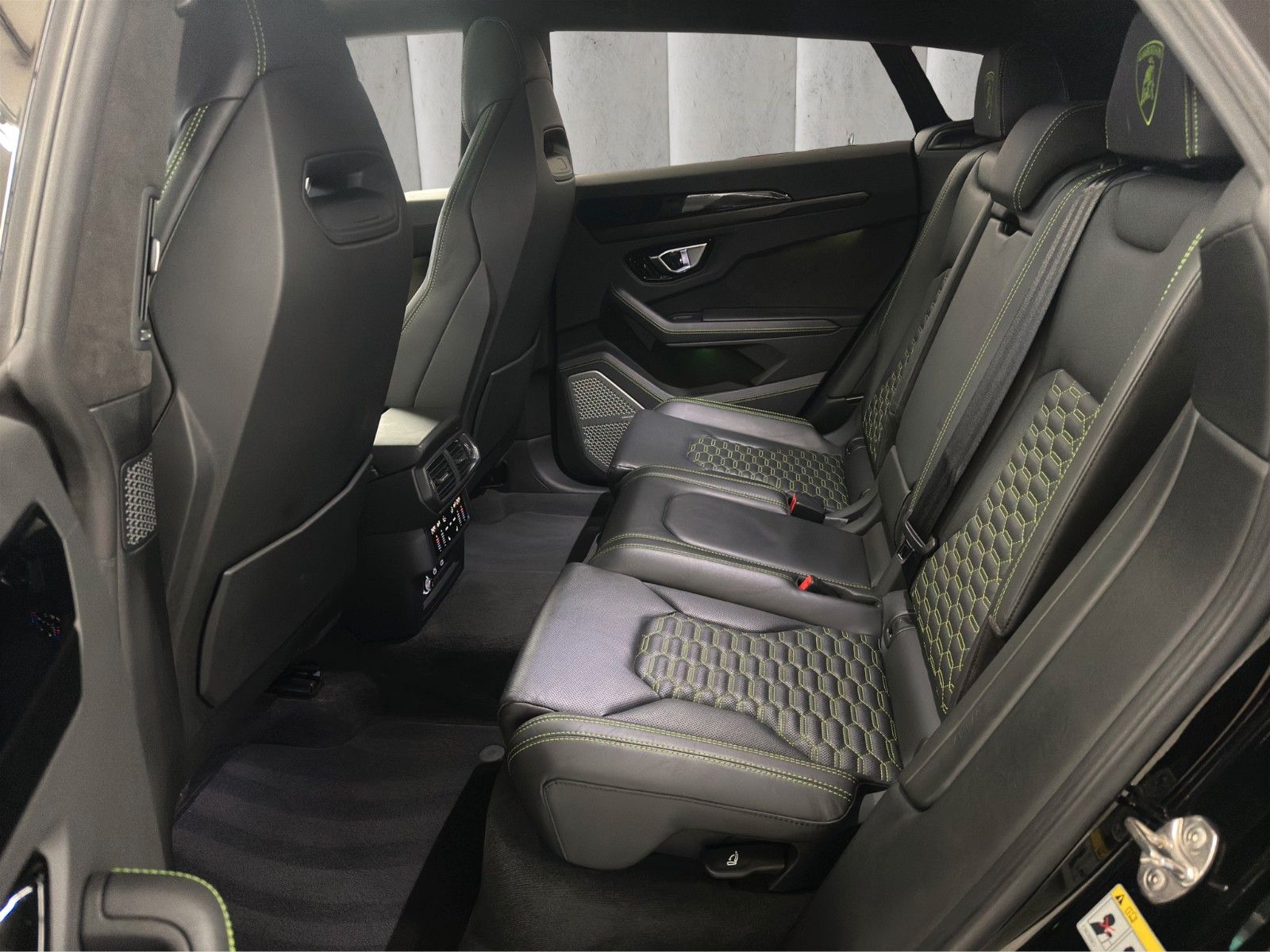 Lamborghini Urus 4.0 V8 - Samsaru's Car Outlet