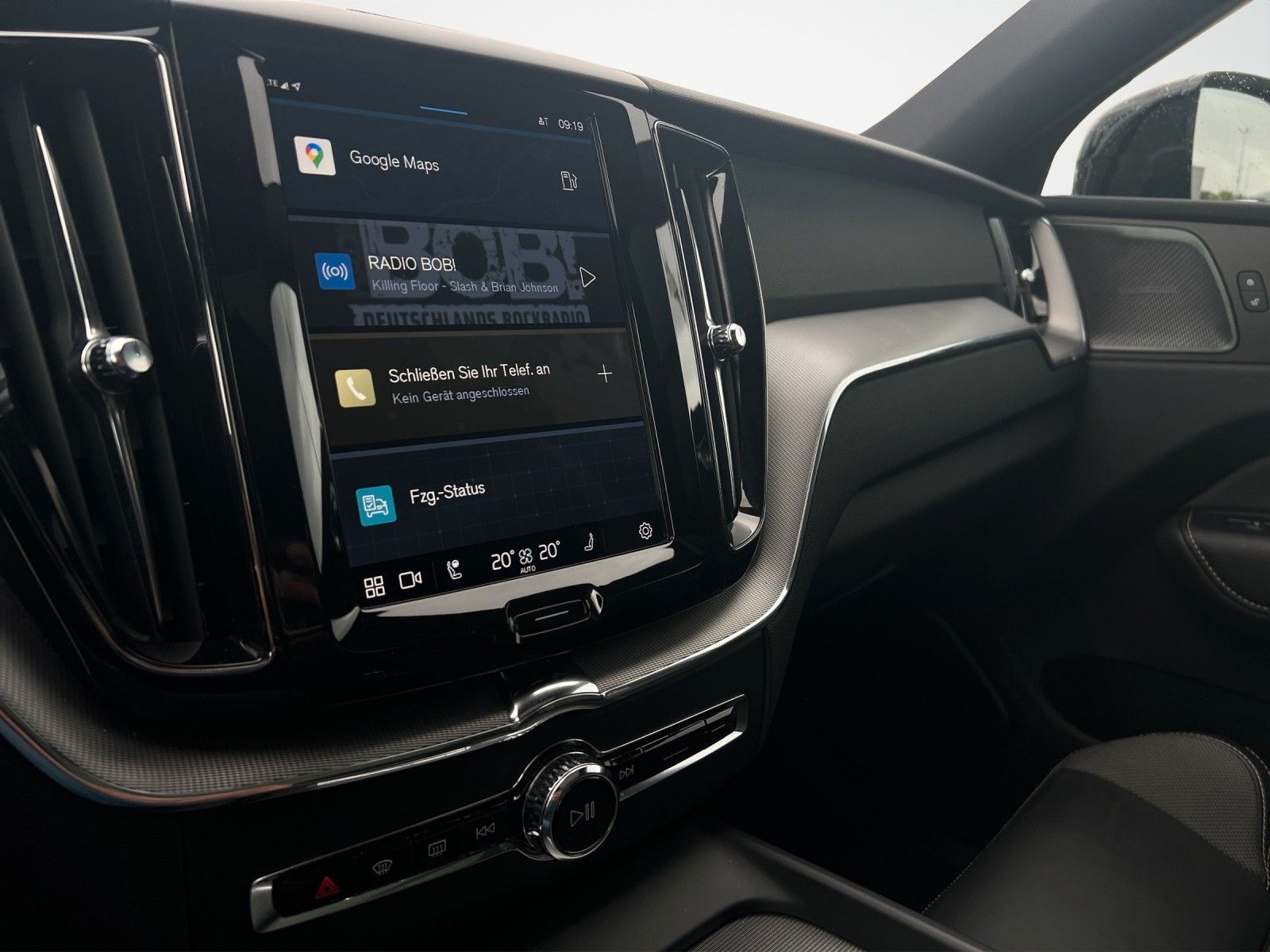 Volvo XC60 B4 D AWD R Design - Samsaru's Car Outlet