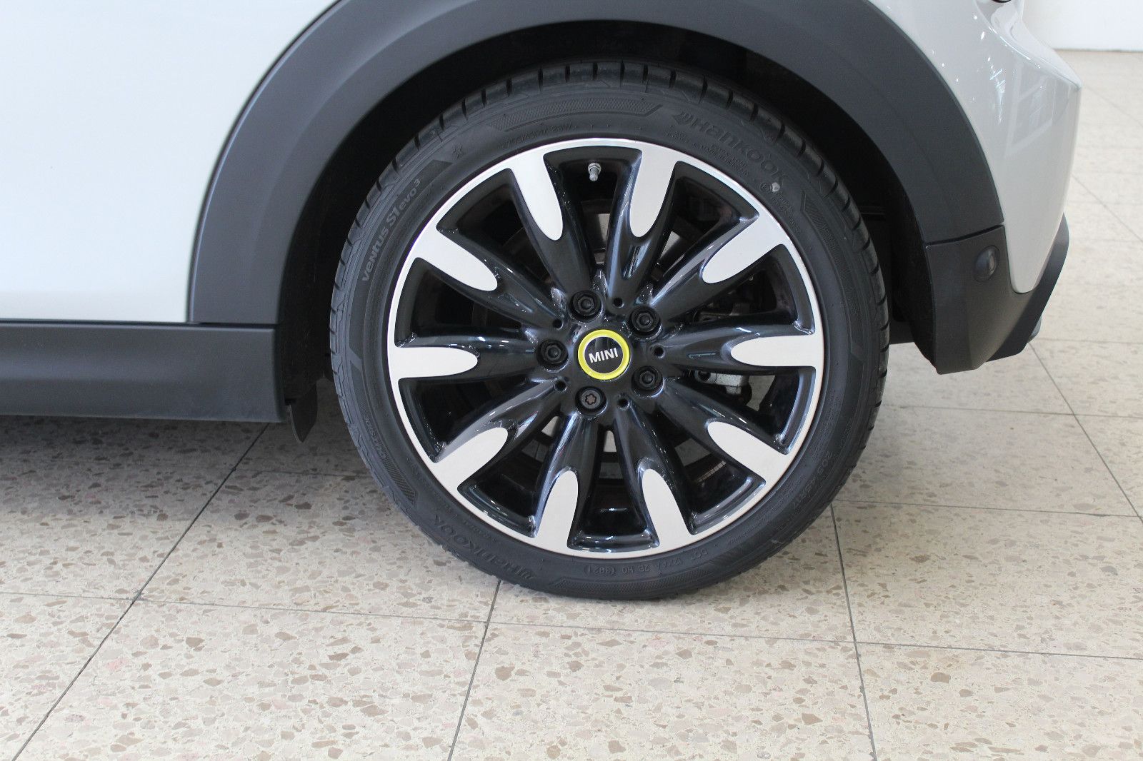 MINI COOPER SE Yours Trim Edition - Samsaru's Car Outlet