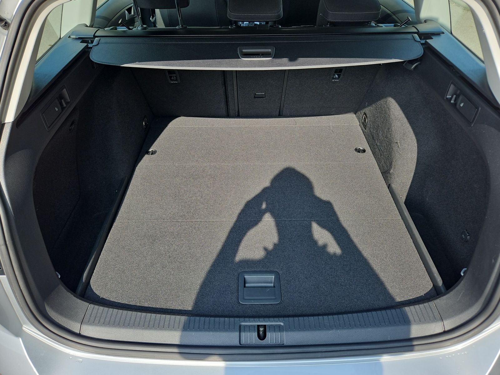 Volkswagen Golf VII Variant 2.0TDI Comfortline - Samsaru's Car Outlet